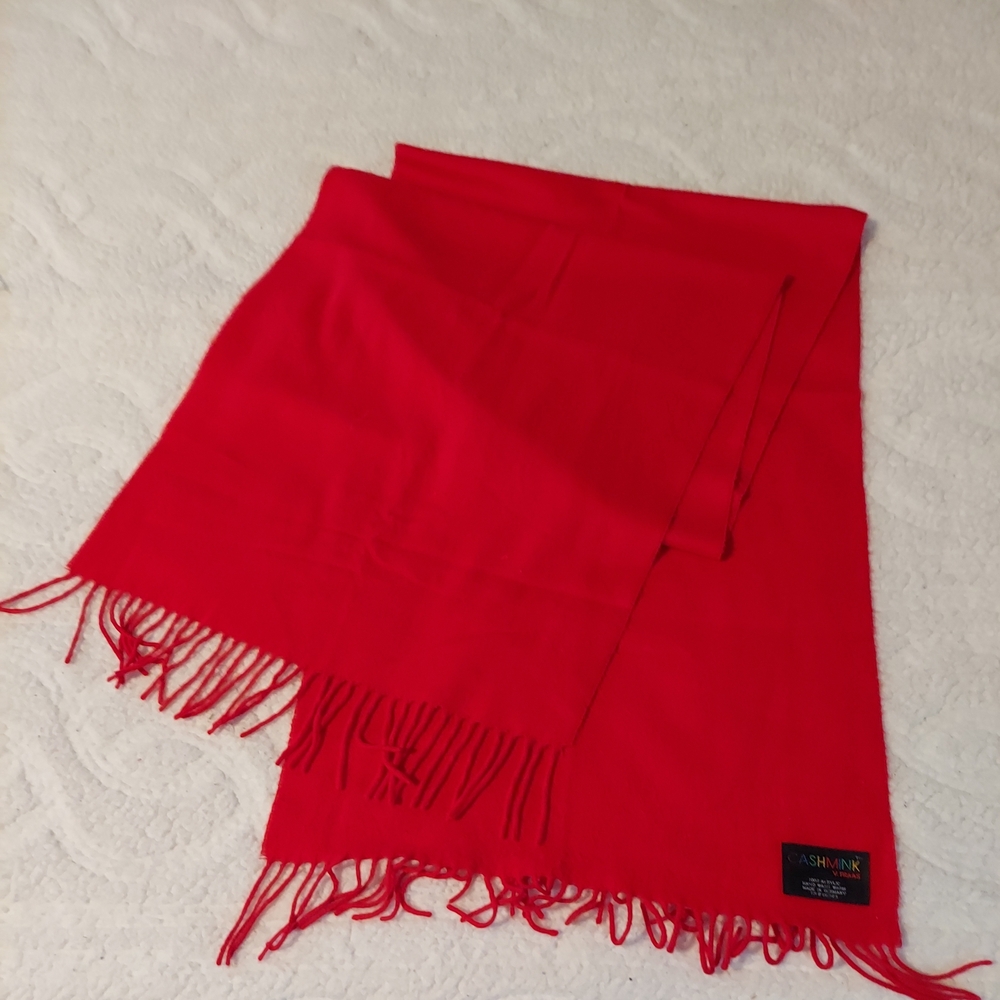 V. FRAAS Vibrant Red Scarf